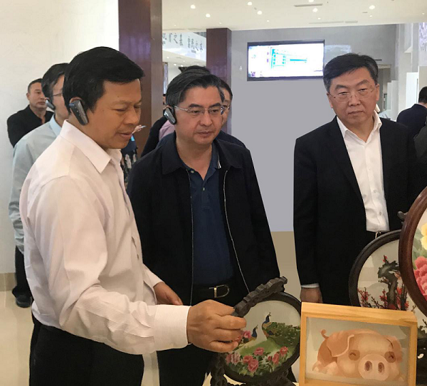 中國華融參加中央金融單位定點幫扶助力鄉(xiāng)村振興推進(jìn)會   獲評金融單位定點扶貧先進(jìn)集體、先進(jìn)個人