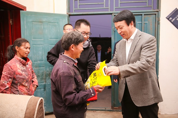 中國華融黨委副書記、監(jiān)事長胡建忠一行赴四川宣漢縣調(diào)研督導(dǎo)扶貧工作